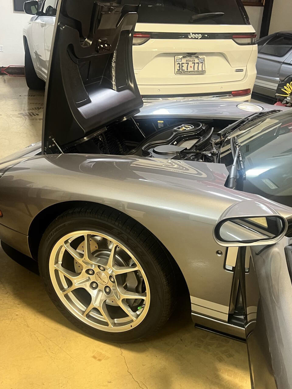 Used 2006 Ford GT RWD image 12
