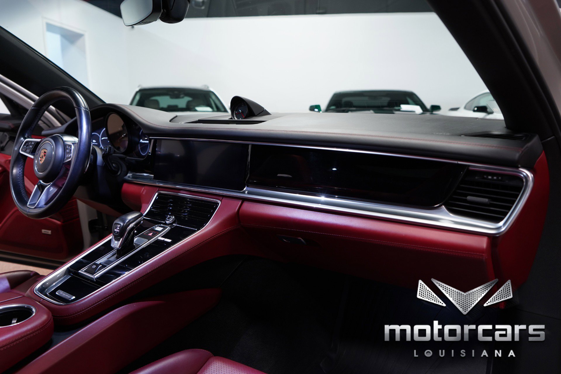 Used 2020 Porsche Panamera w/ Premium Package image 28