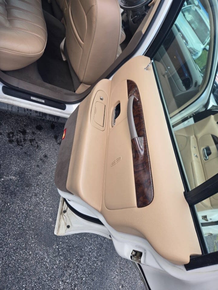 Used 1998 Lincoln Town Car Executive RWD image 19