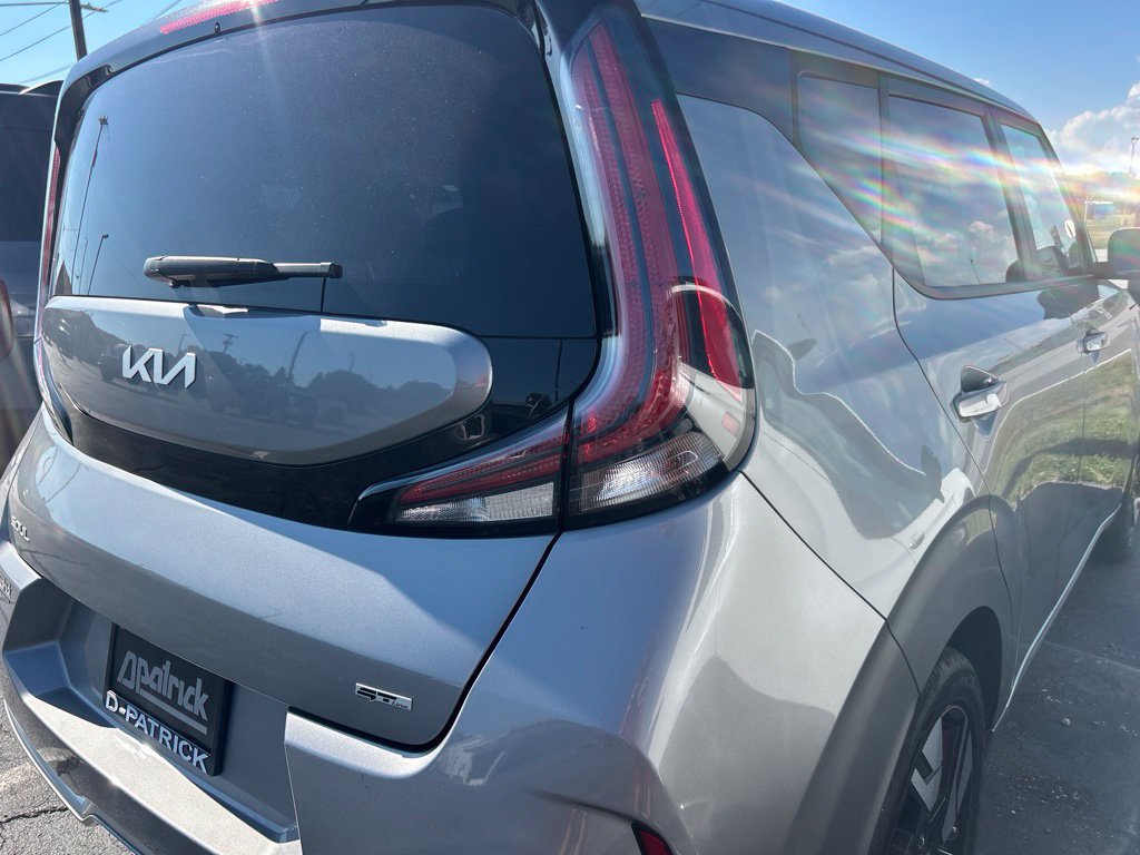 Used 2023 Kia Soul GT-Line FWD image 12