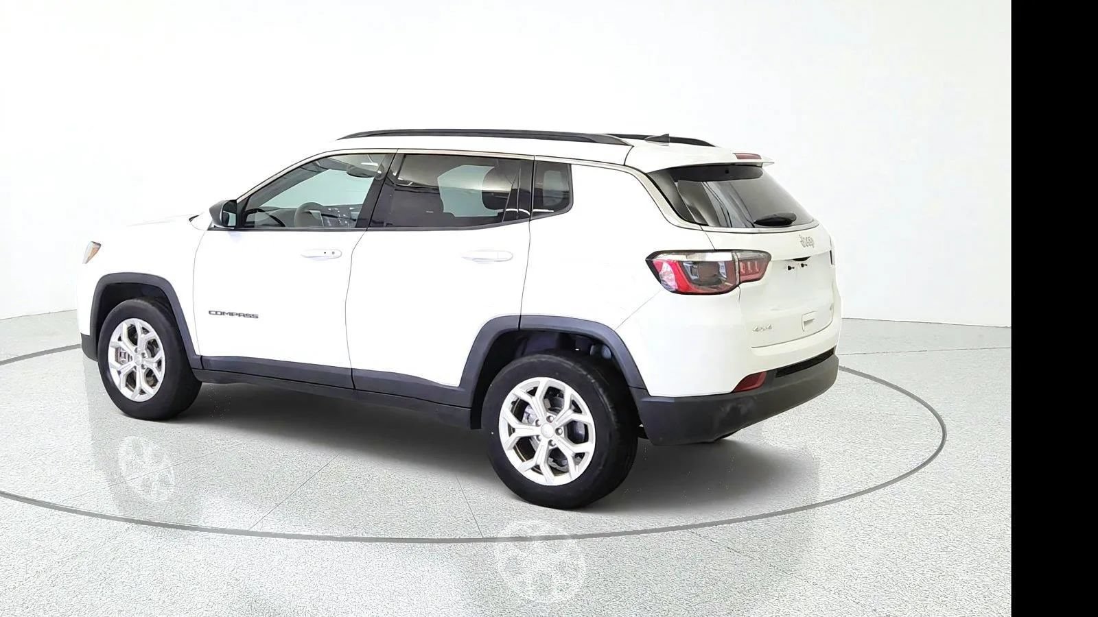Used 2024 Jeep Compass Latitude AWD/4WD image 6