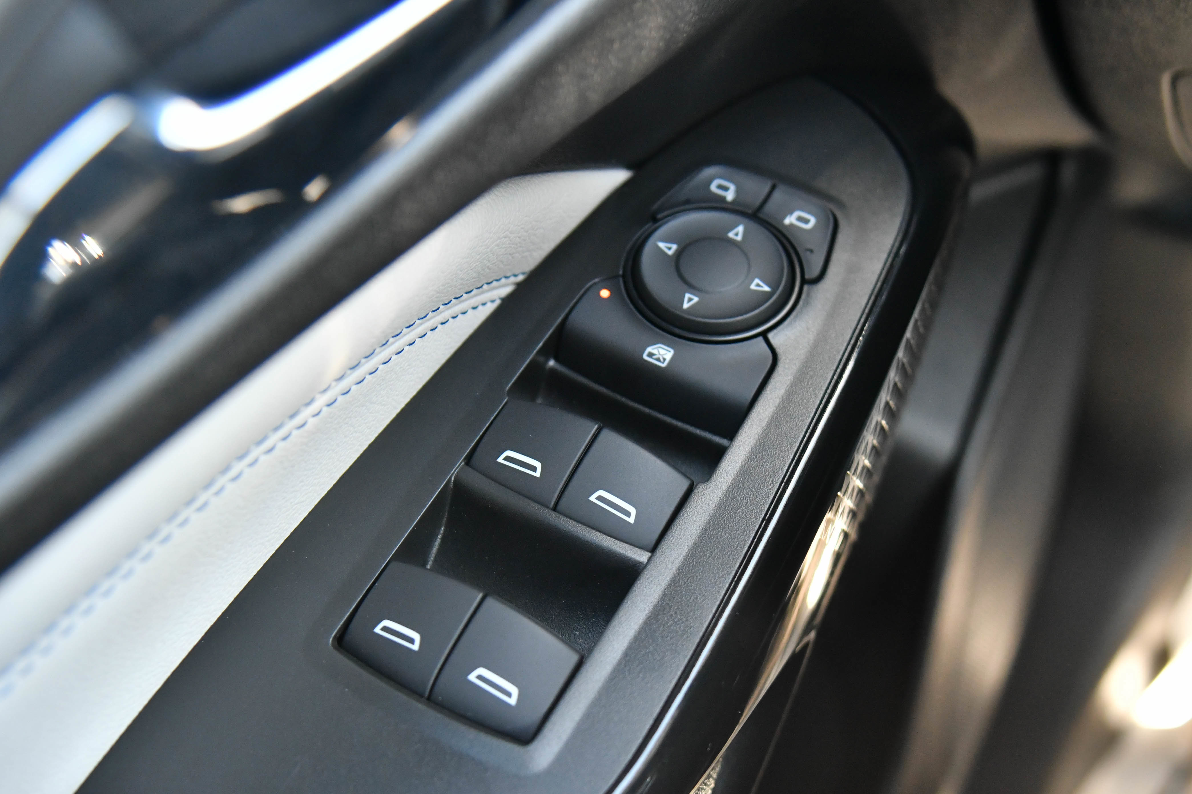 Used 2025 Chevrolet Trax LT w/ LT Convenience Package image 31