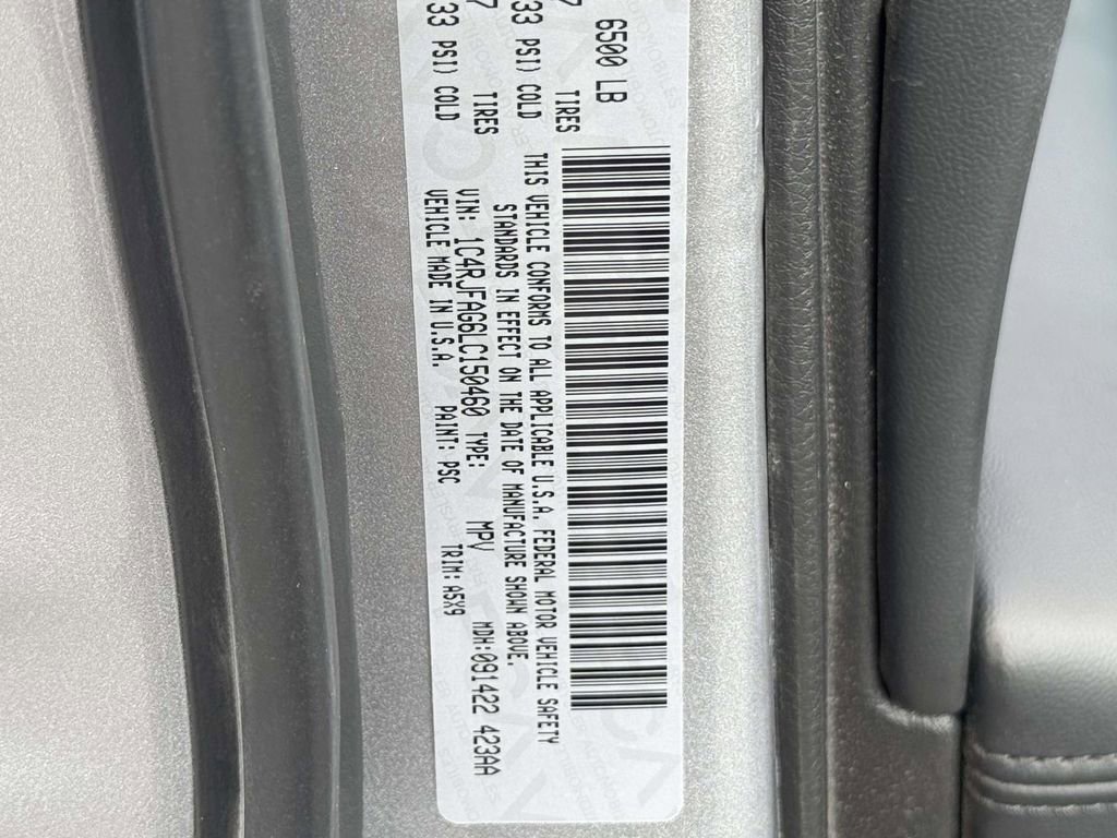 Used 2020 Jeep Grand Cherokee Laredo AWD/4WD image 32