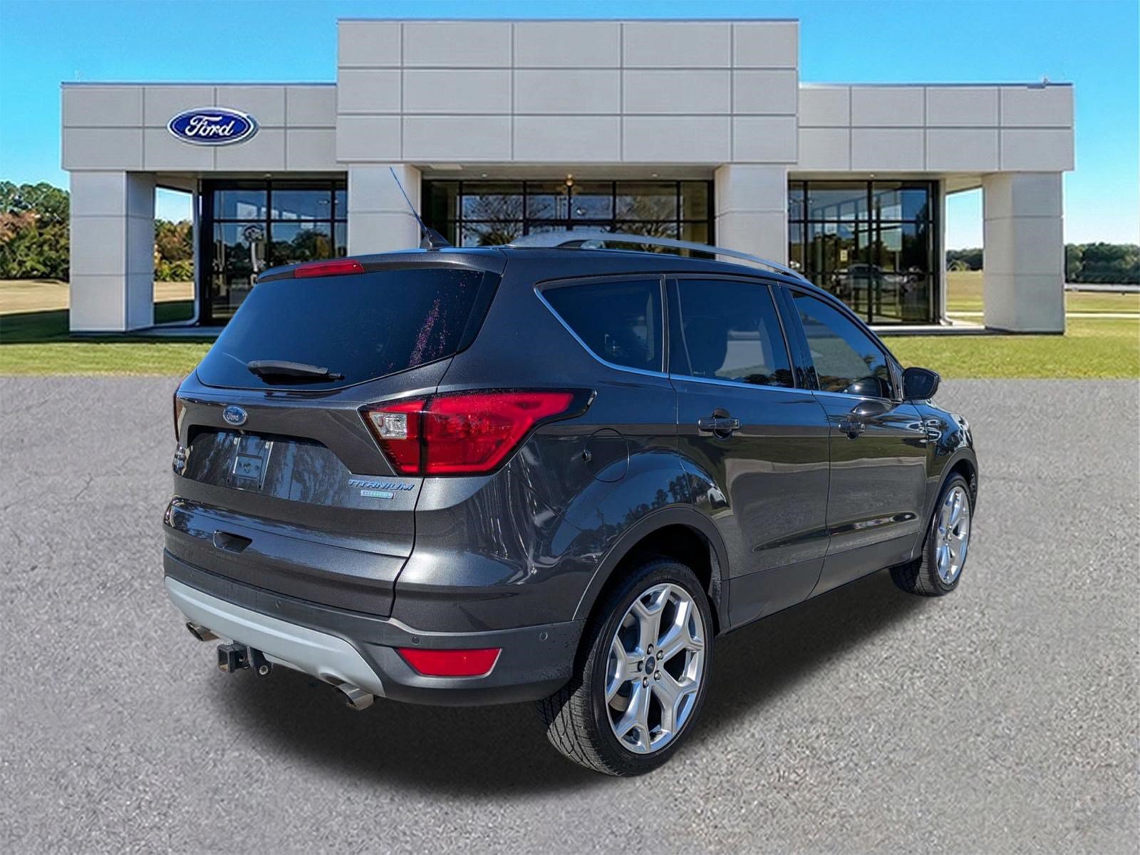 Certified 2019 Ford Escape Titanium FWD image 4
