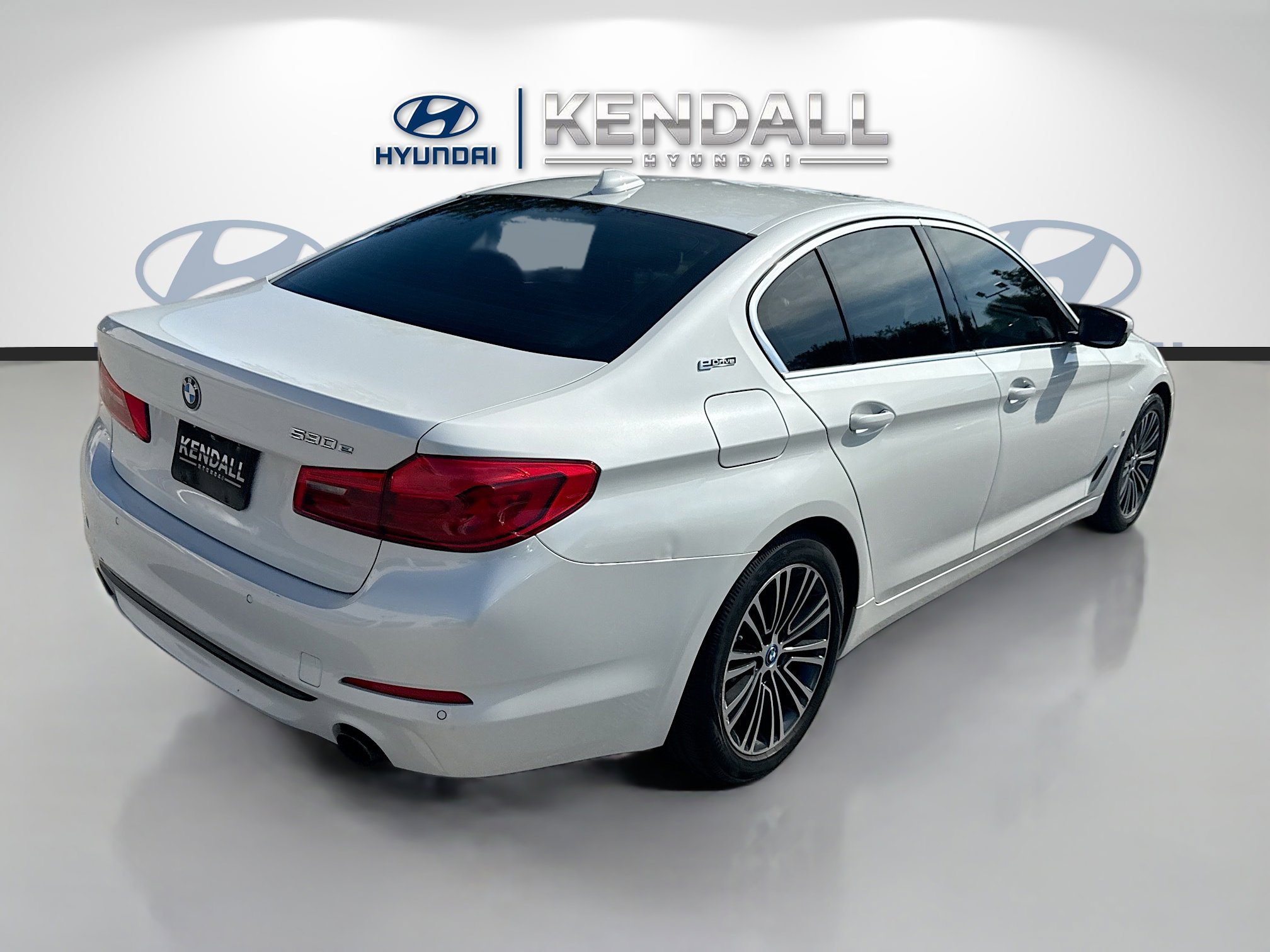 Used 2019 BMW 530e w/ Convenience Package RWD image 6