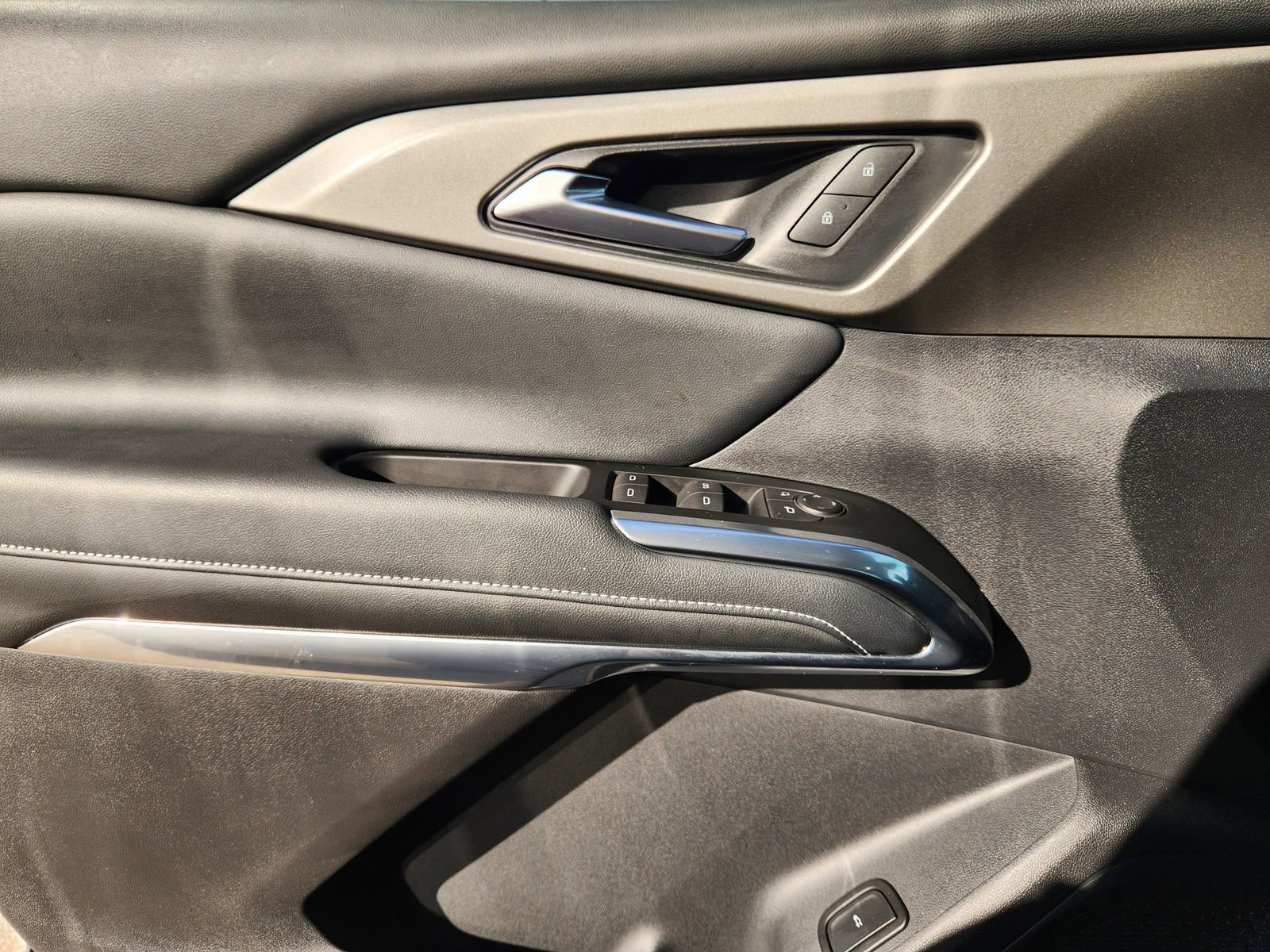 Used 2024 Chevrolet Traverse LT w/ Midnight/Sport Edition image 25