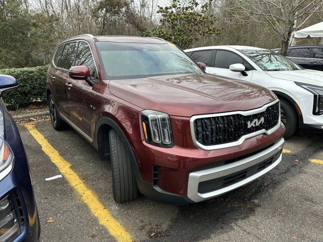 Used 2024 Kia Telluride EX w/ EX Captain's Chair Package