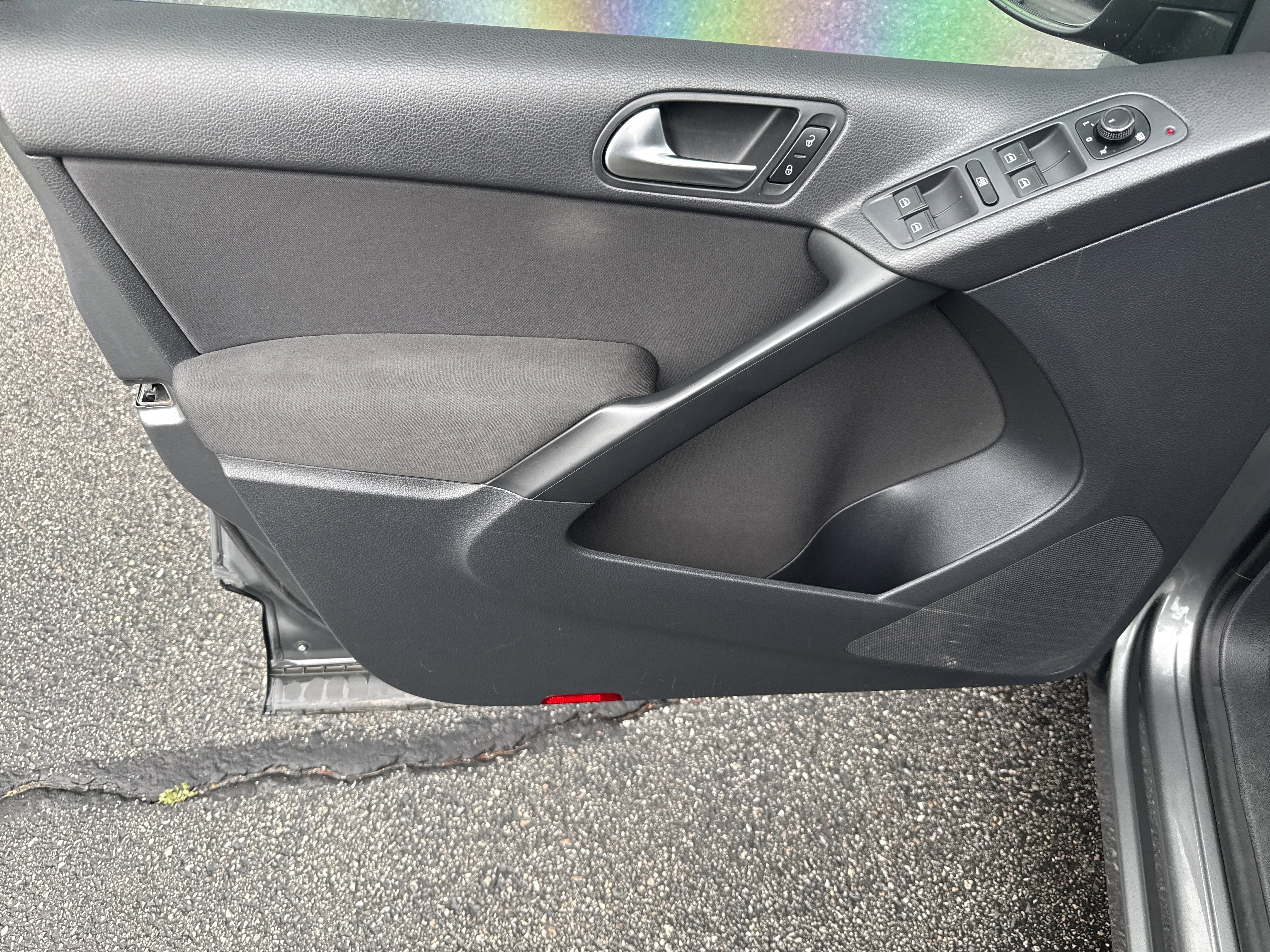 Used 2018 Volkswagen Tiguan Limited w/ Premium Package image 14