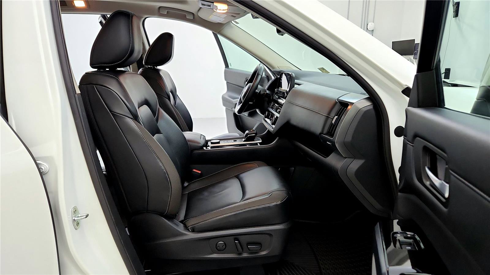 Used 2023 Nissan Pathfinder SL w/ SL Premium Package image 29