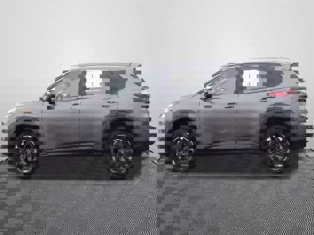 Used 2024 Nissan Rogue SV image 2