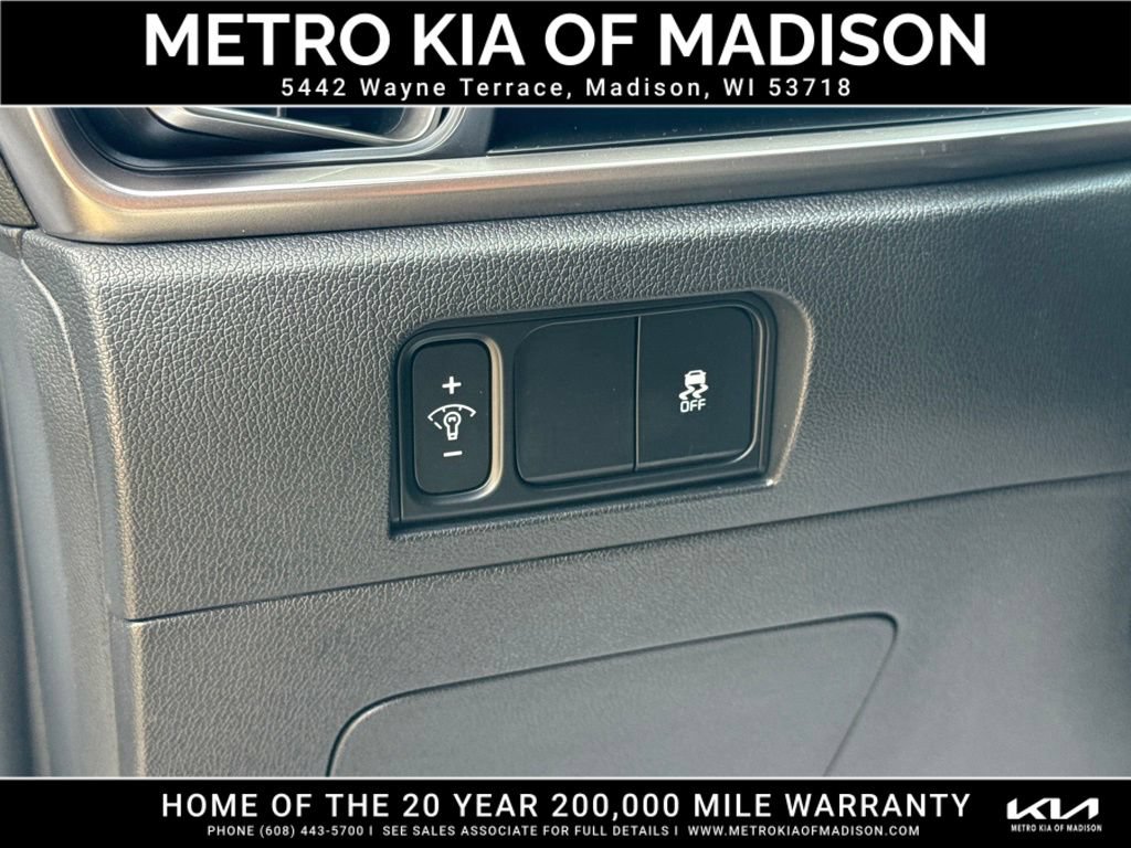 Used 2025 Kia Sorento LX FWD image 13