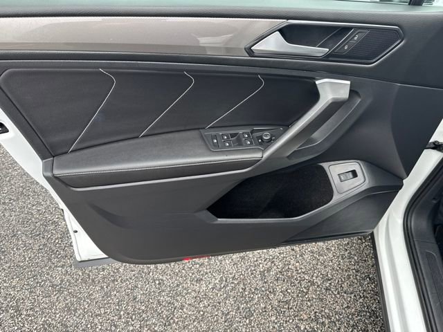 Certified 2022 Volkswagen Tiguan SE w/ Panoramic Sunroof Package image 11