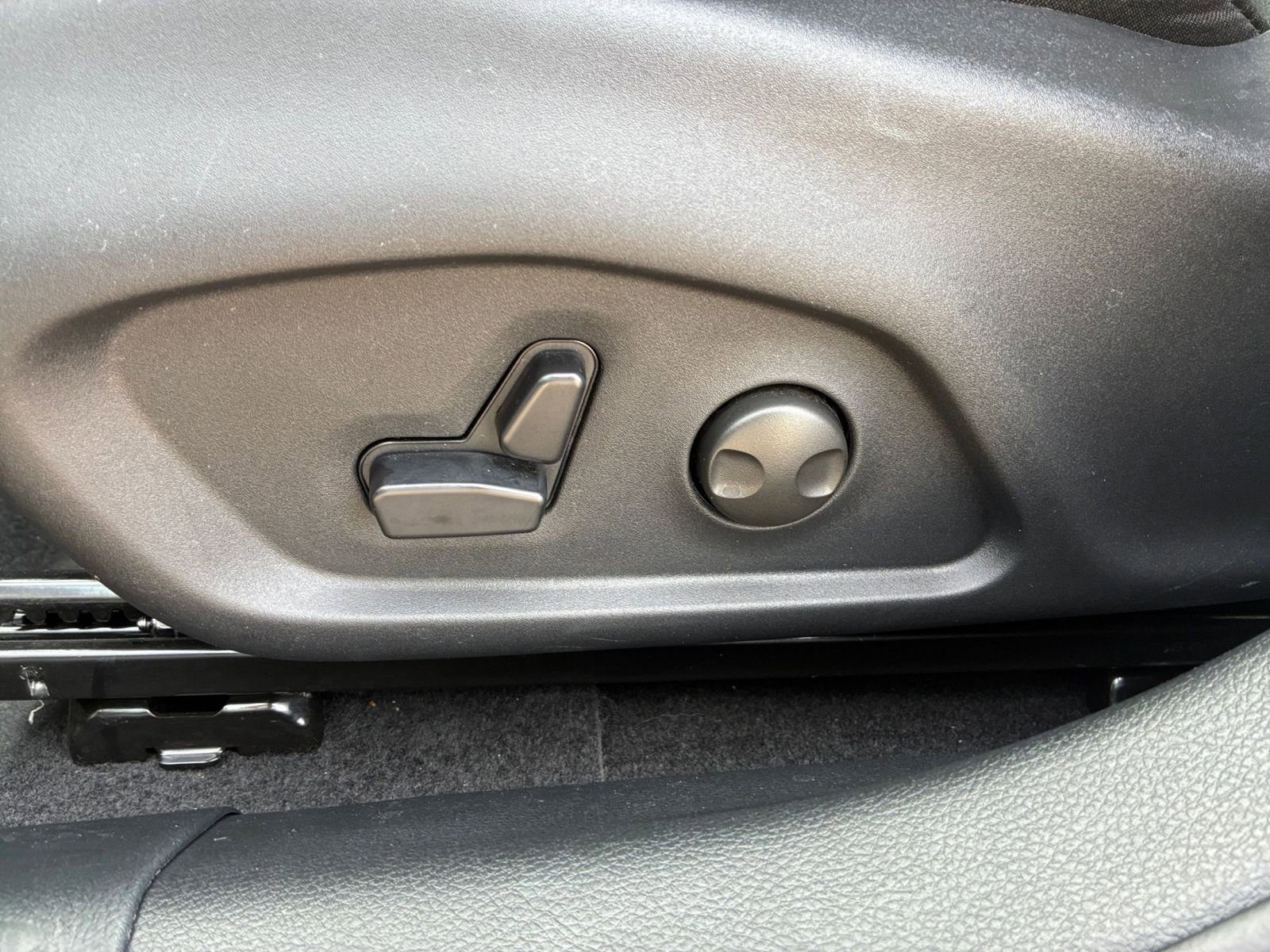 Used 2025 Jeep Compass Limited image 22