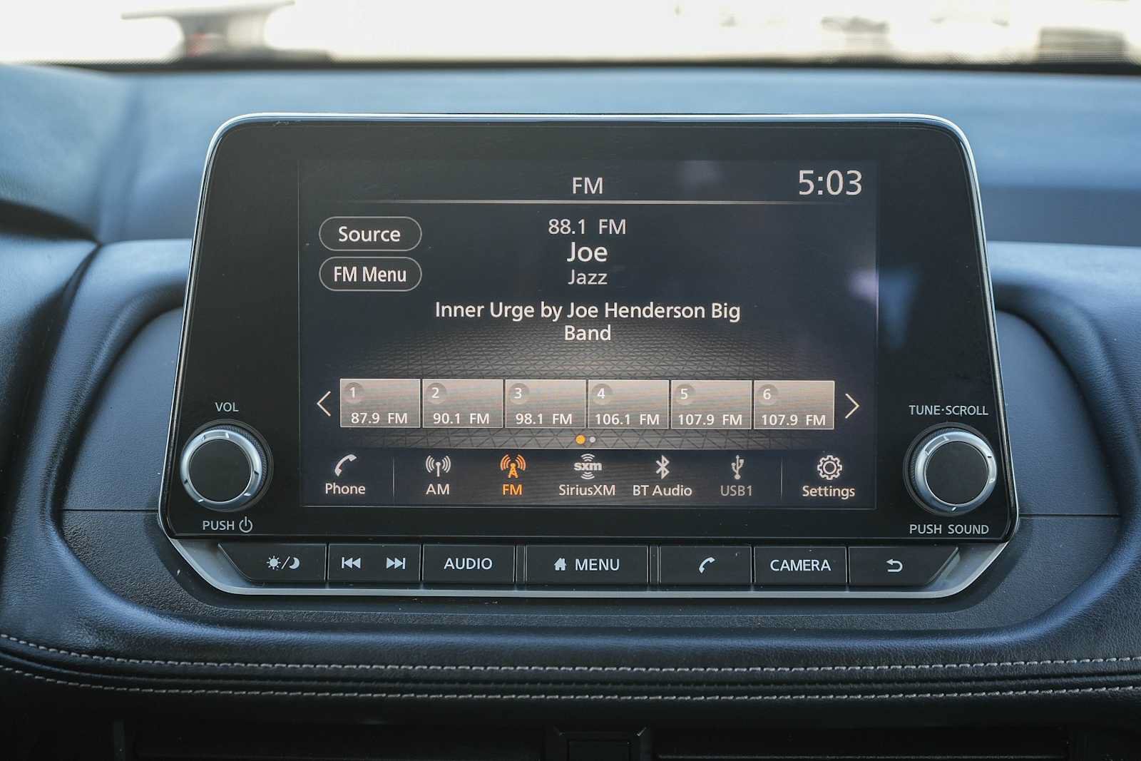 Used 2024 Nissan Rogue SV w/ SV Premium Package FWD image 14