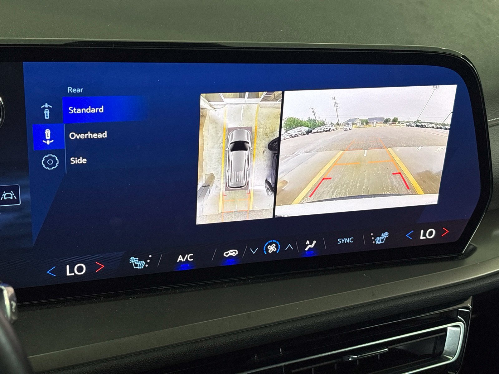 Used 2024 Chevrolet Traverse LT FWD image 24