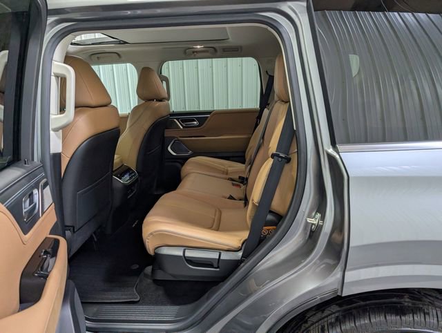 Used 2025 INFINITI QX80 Sensory image 10