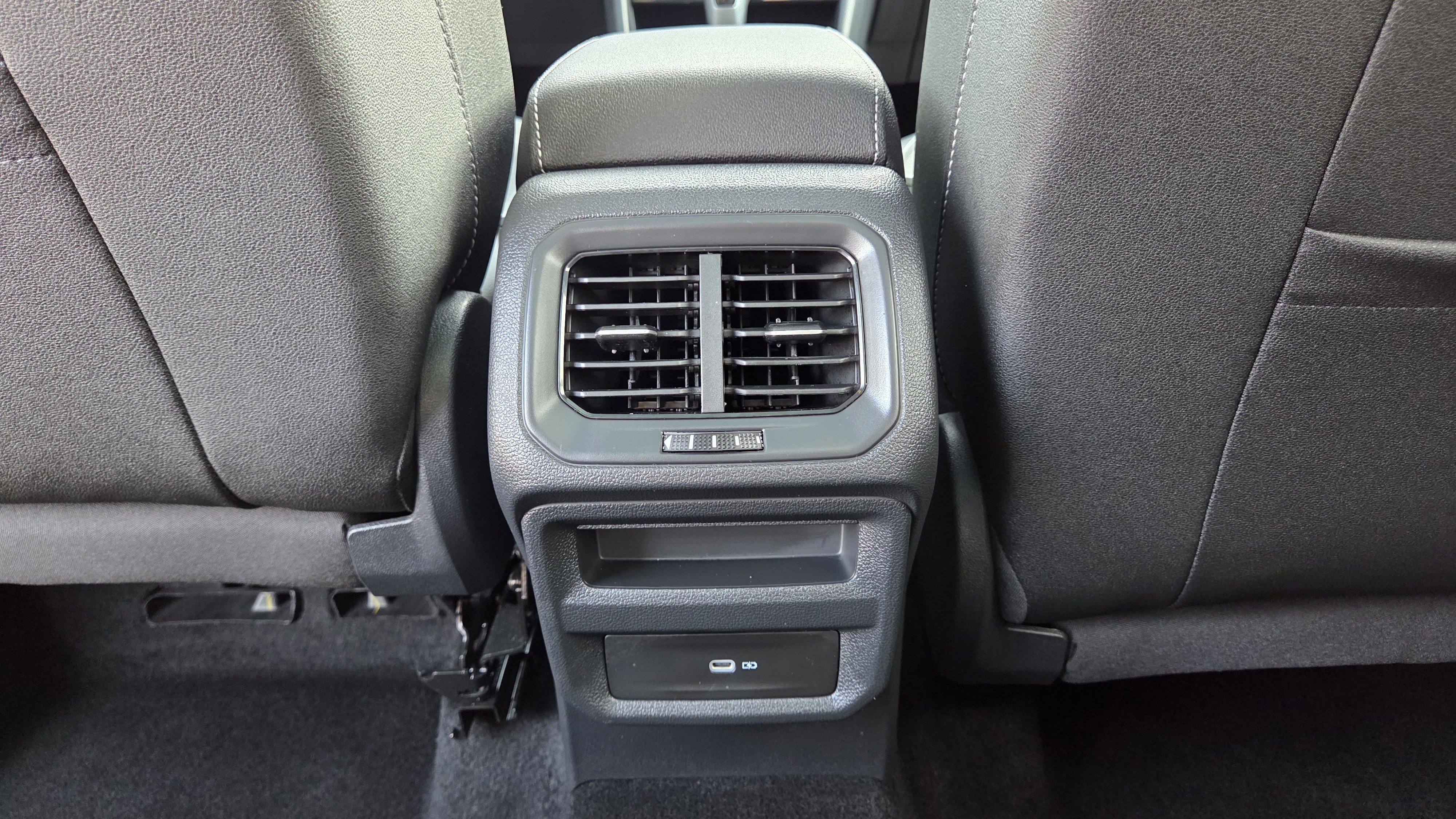 Certified 2025 Volkswagen Taos SE AWD/4WD image 31