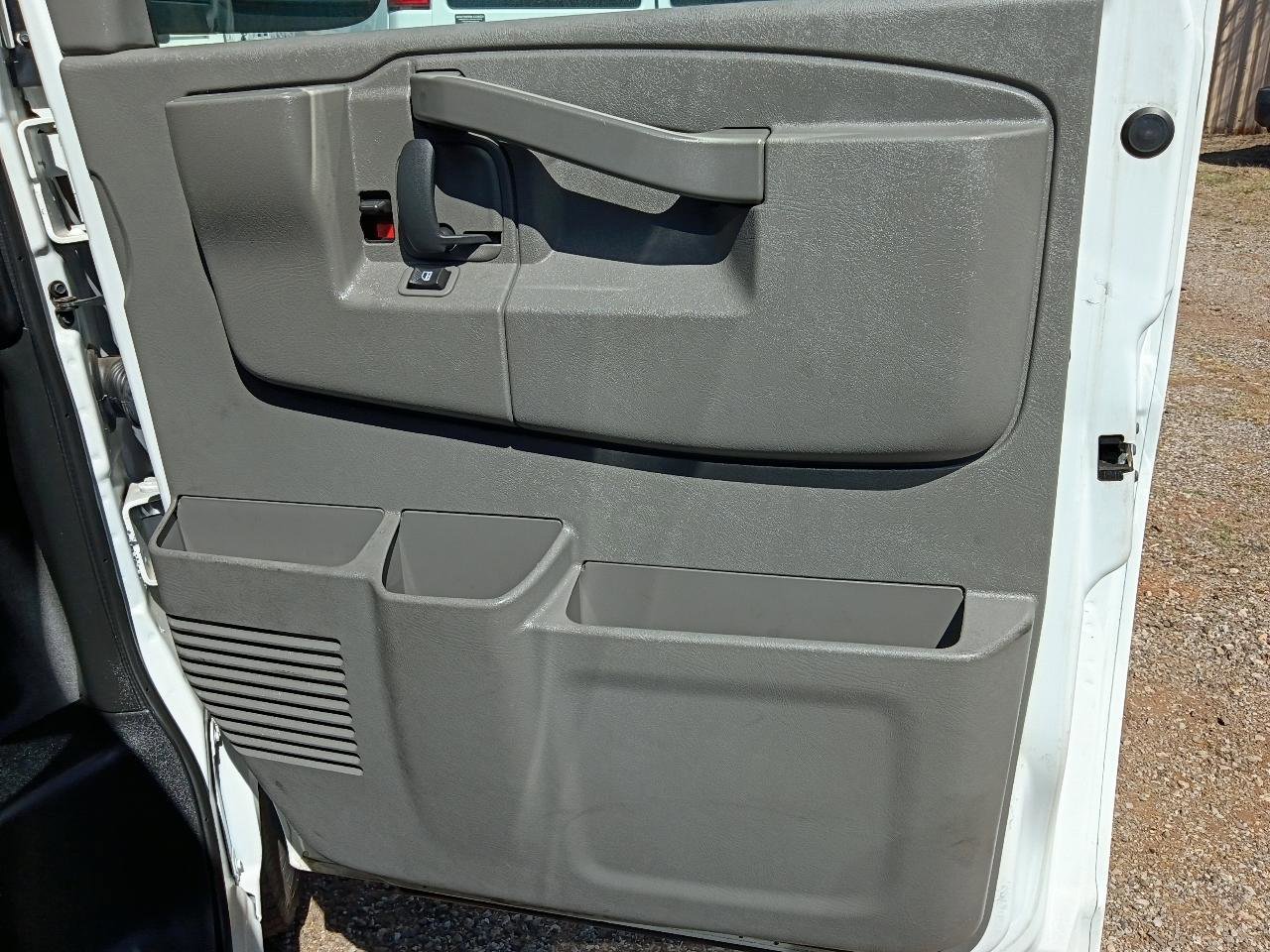 Used 2018 GMC Savana 2500 G2500 Cargo w/ Driver Convenience Package image 15