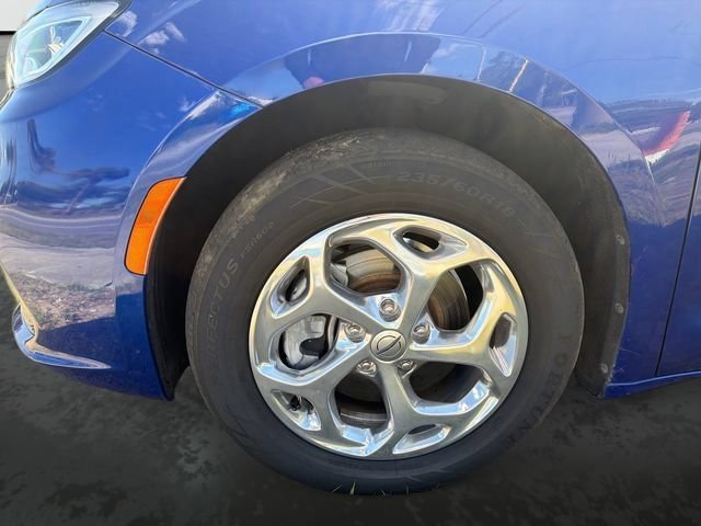 Used 2021 Chrysler Pacifica Limited AWD/4WD image 26