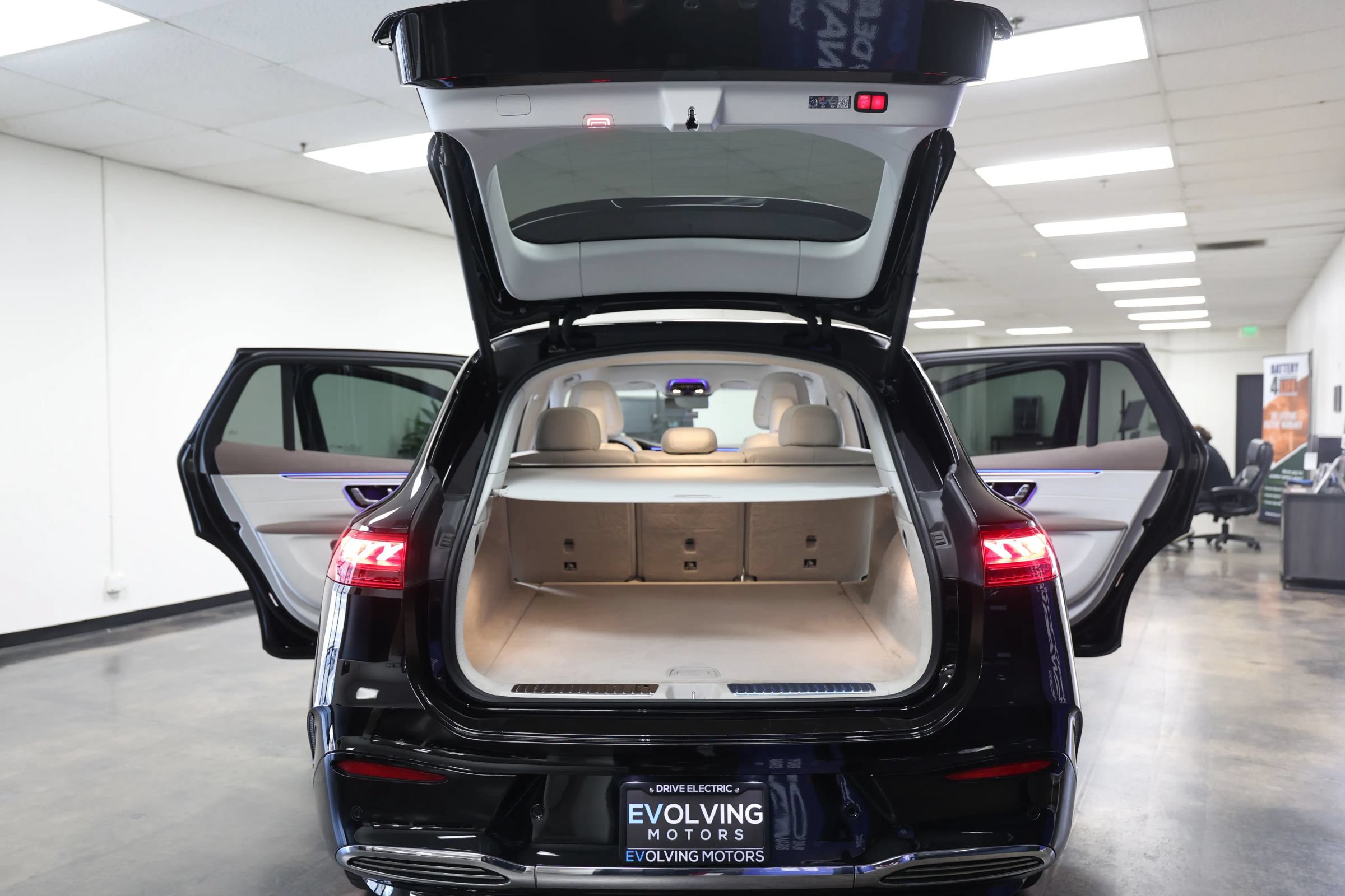 Used 2023 Mercedes-Benz EQS 580 4MATIC SUV image 56