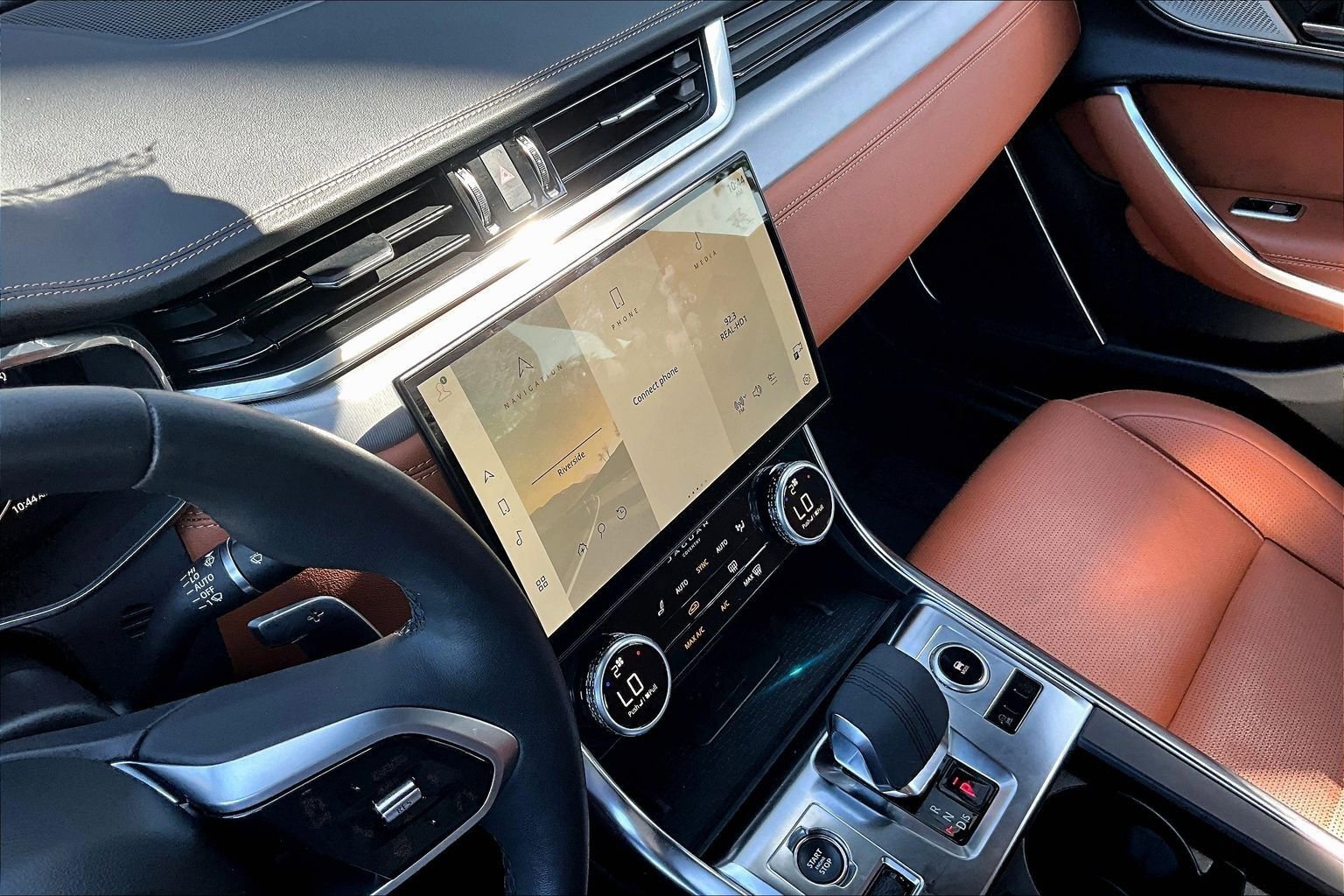 Used 2024 Jaguar XF R-Dynamic SE image 31