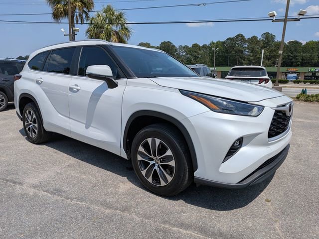 Used 2023 Toyota Highlander XLE image 1