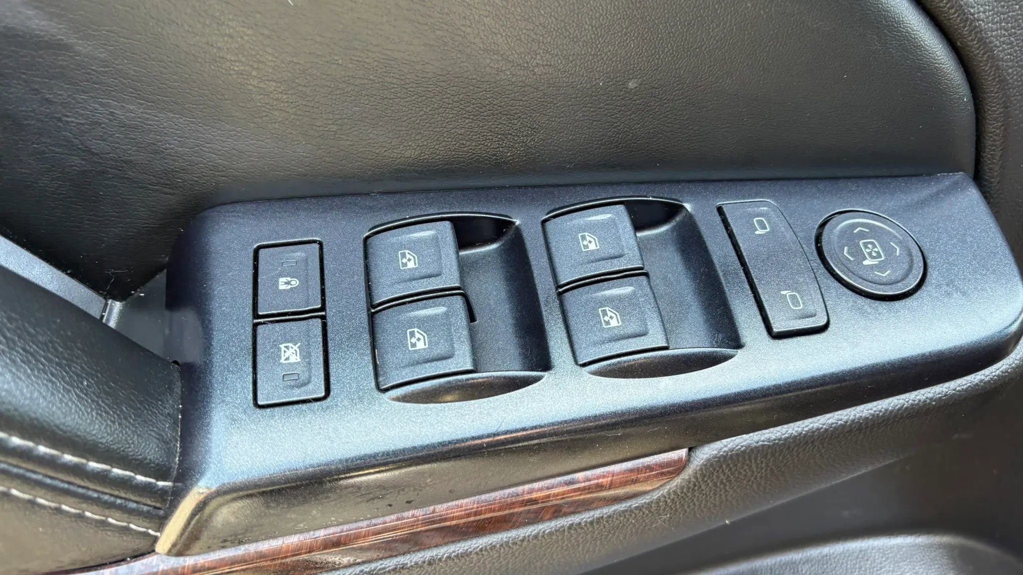 Used 2015 GMC Yukon SLE w/ Convenience Package AWD/4WD image 16