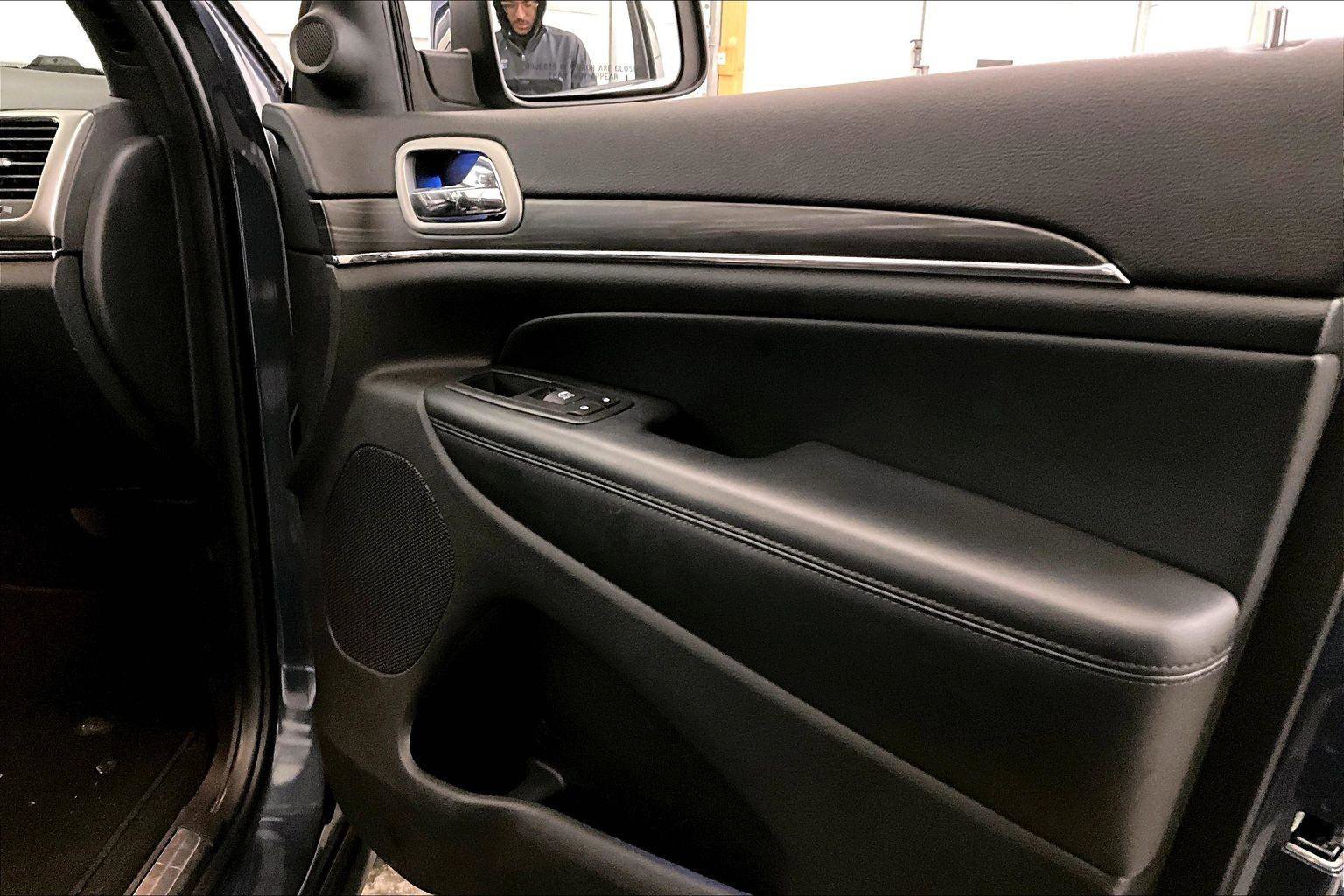 Used 2019 Jeep Grand Cherokee Limited image 23