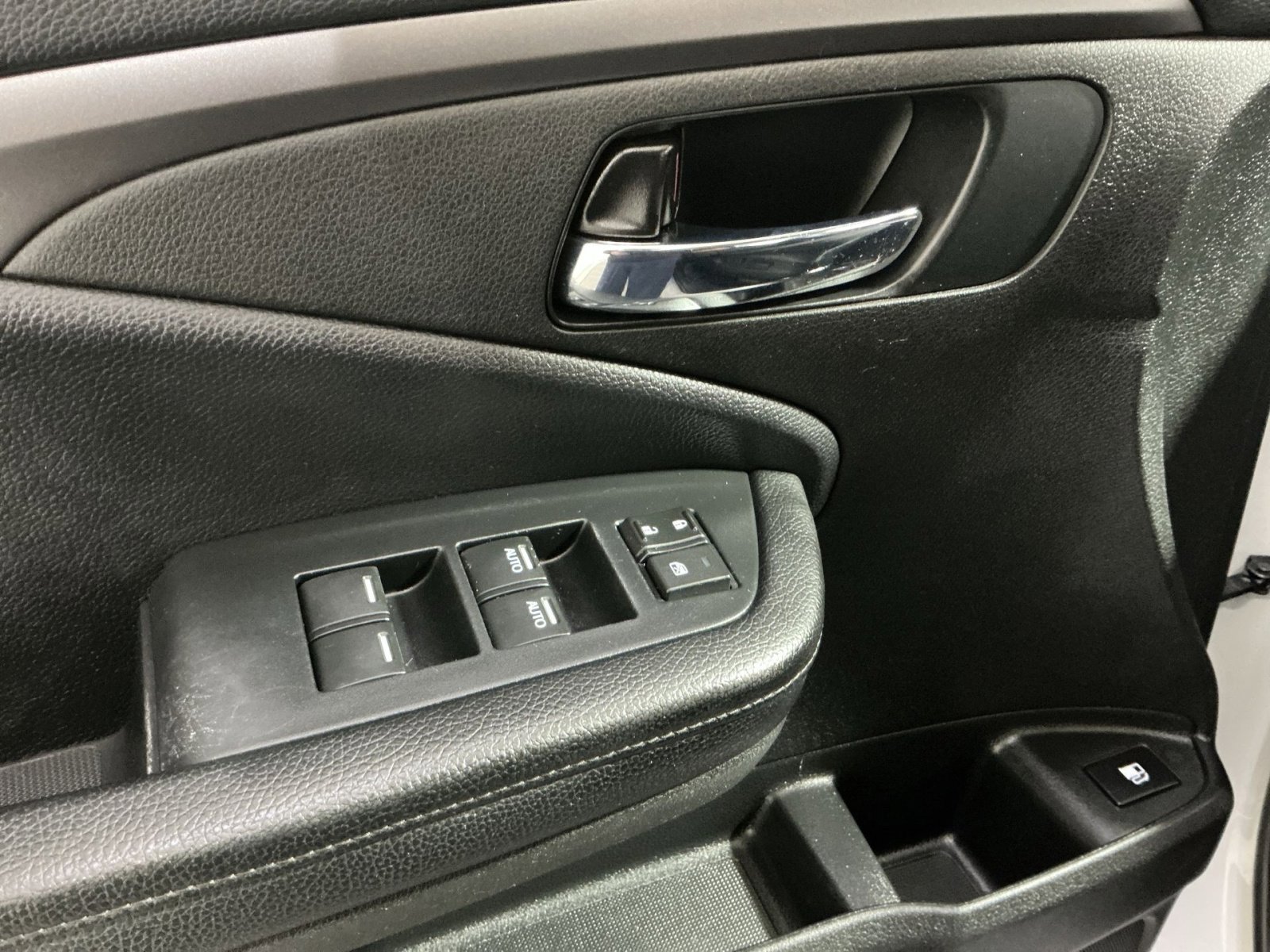 Used 2021 Honda Pilot EX image 23