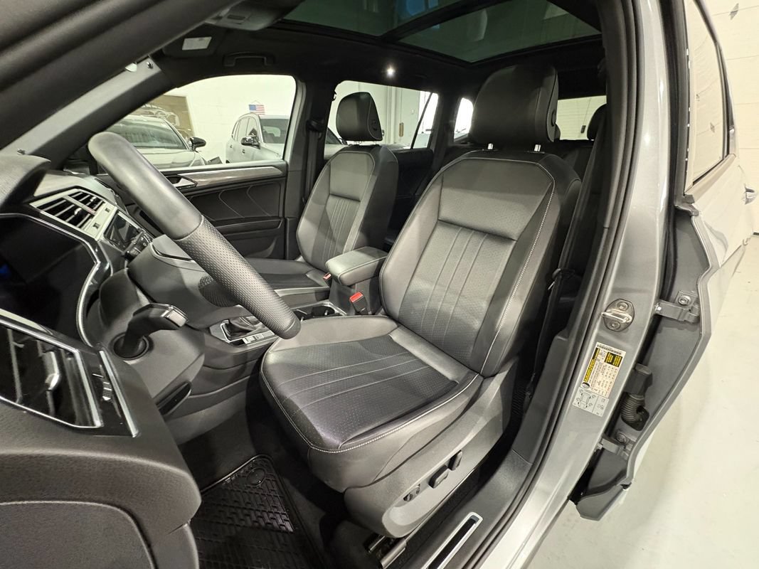 Used 2022 Volkswagen Tiguan SE R-Line AWD/4WD image 9