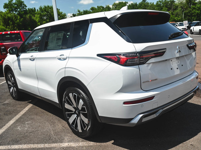 New 2025 Mitsubishi Outlander SE image 4