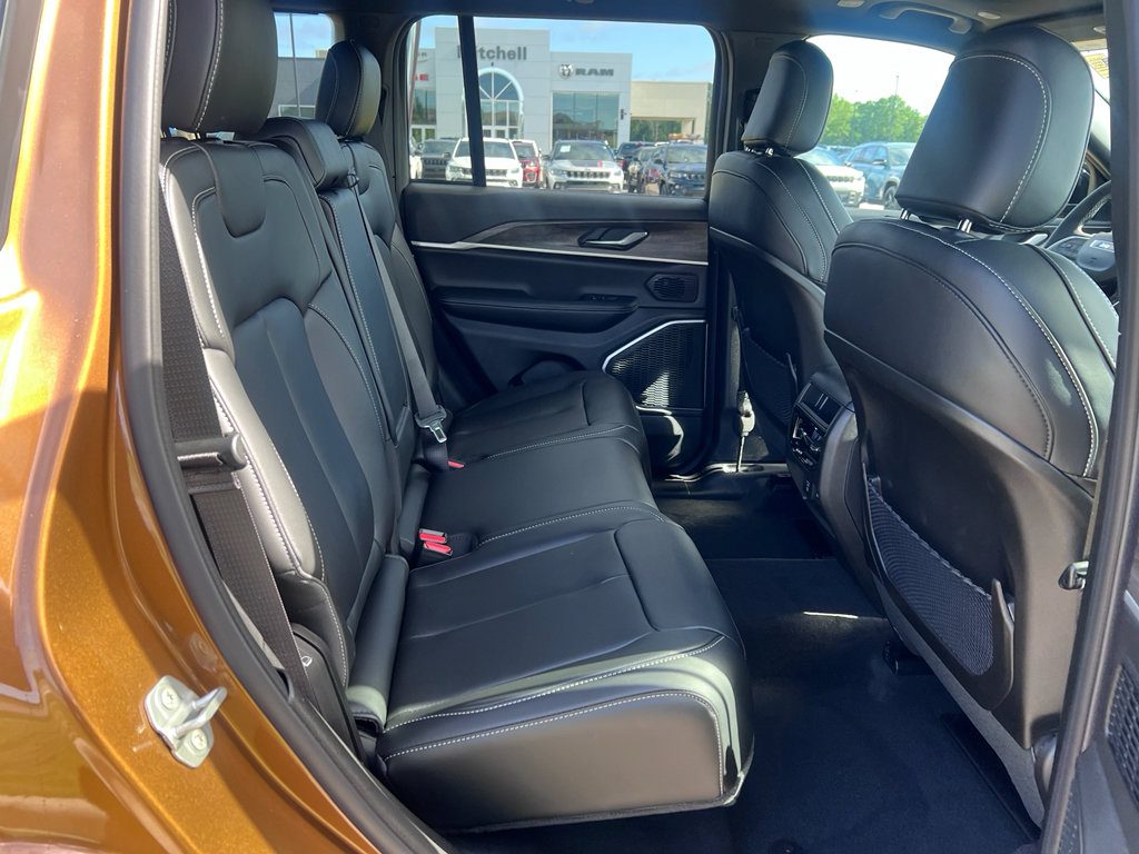 New 2026 Jeep Grand Cherokee Limited w/ Limited Altitude Package AWD/4WD image 14