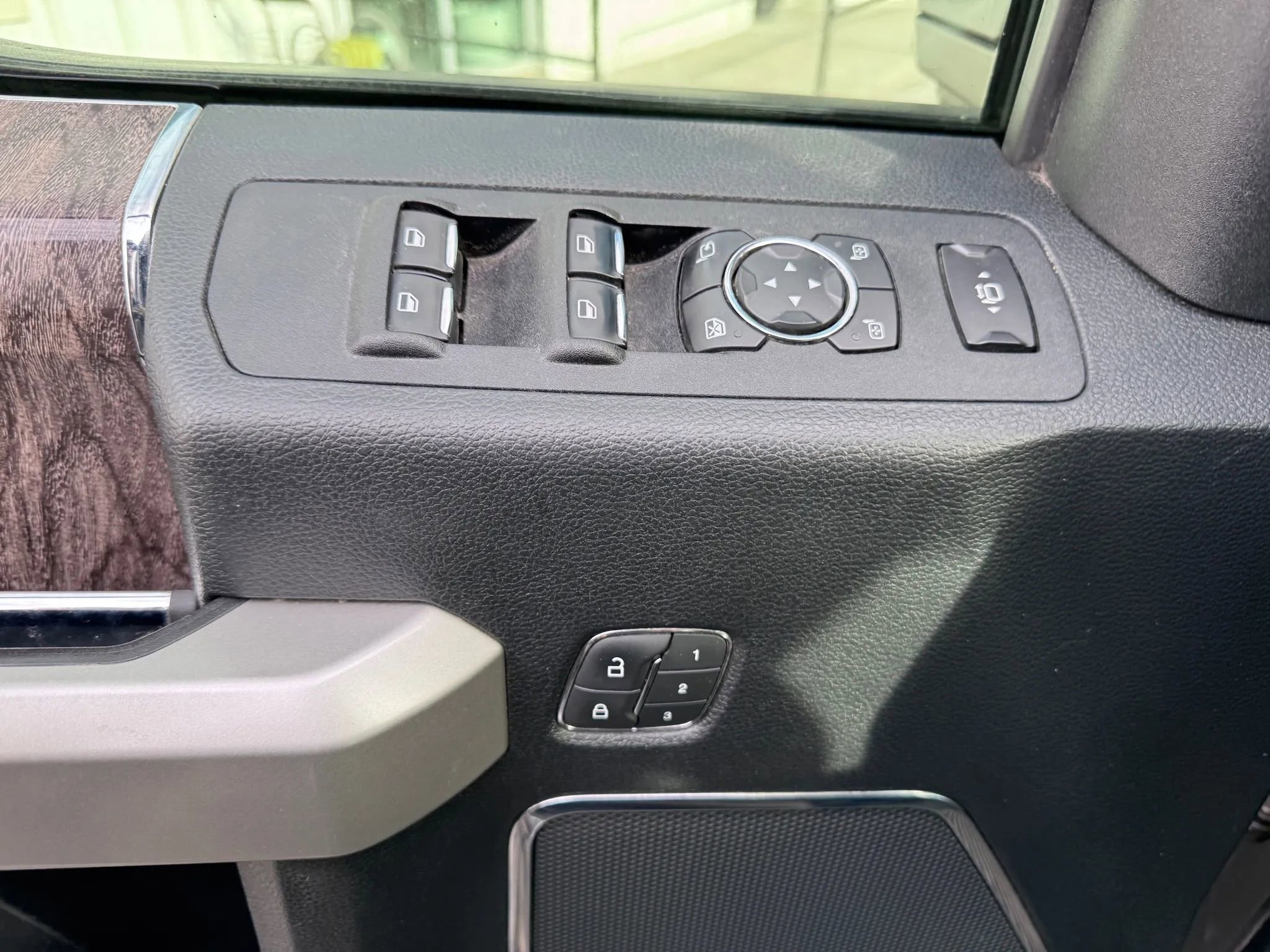 Used 2019 Ford F250 Lariat w/ Lariat Ultimate Package image 21