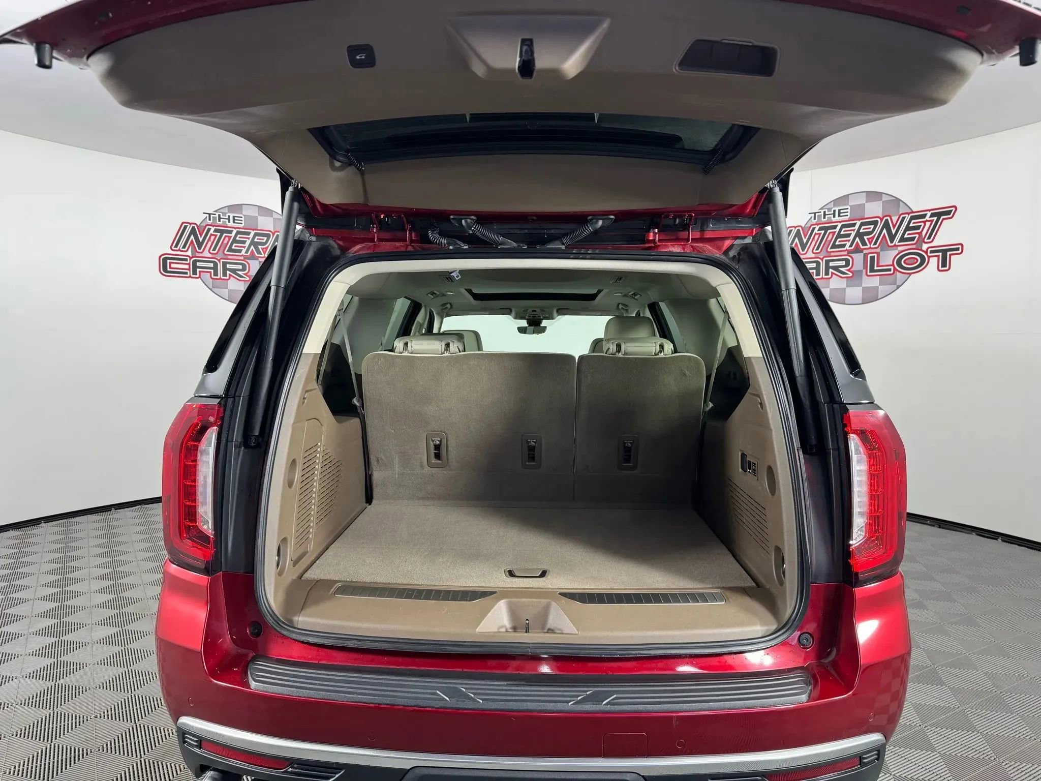 Used 2022 GMC Yukon XL Denali w/ Denali Premium Package image 30