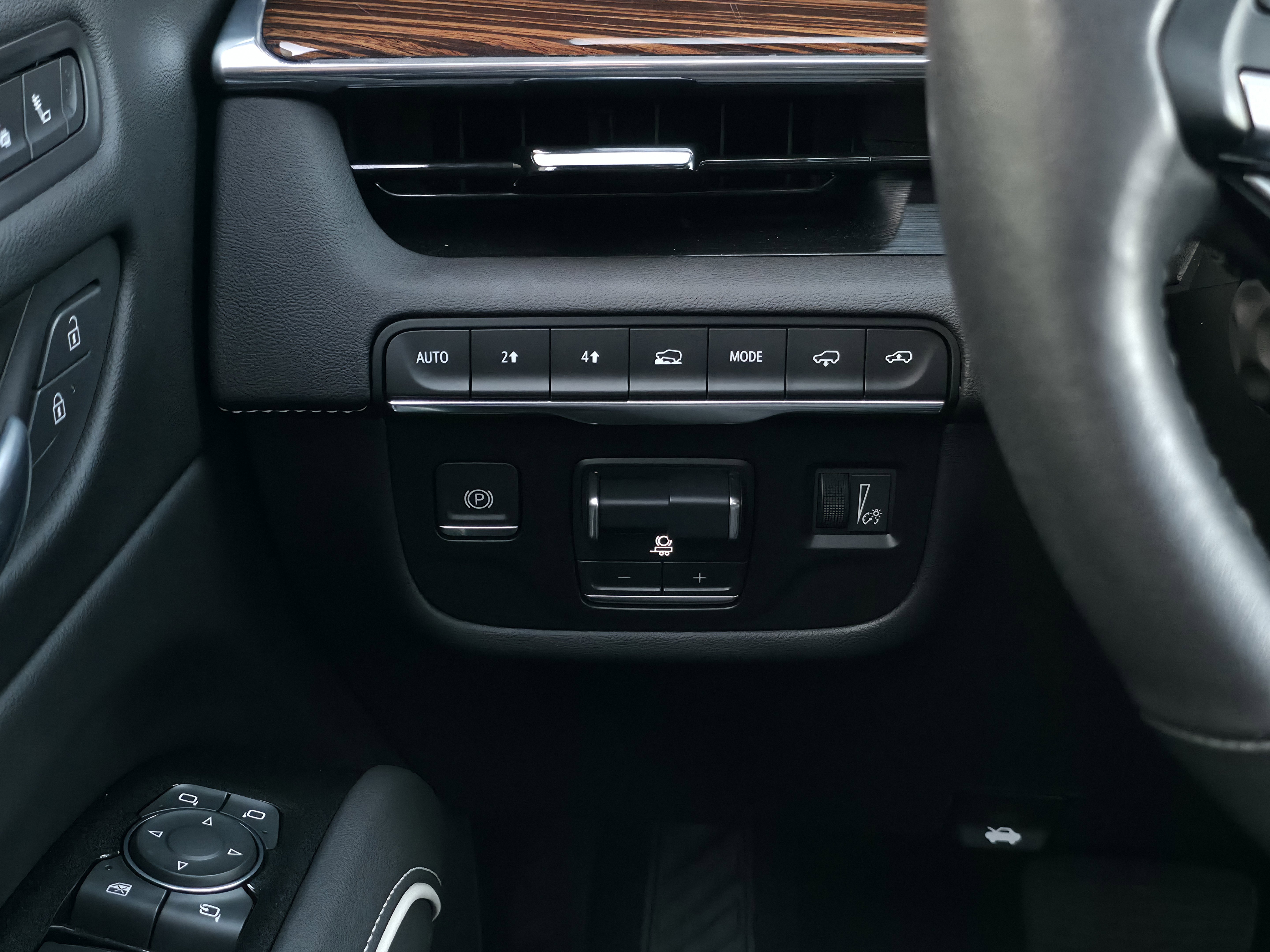 Used 2021 Cadillac Escalade Premium Luxury w/ Driver Assist Tech Package image 33