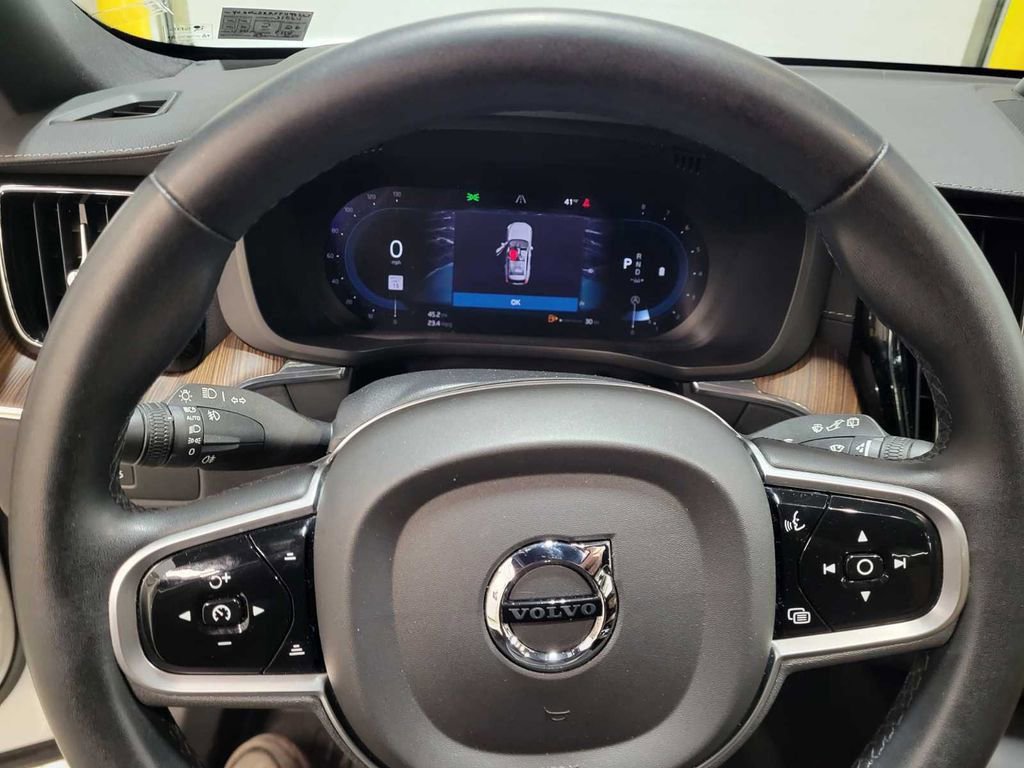 Used 2023 Volvo XC60 B6 Ultimate image 13
