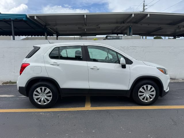 Used 2017 Chevrolet Trax LS w/ LPO, Cargo Package FWD image 6
