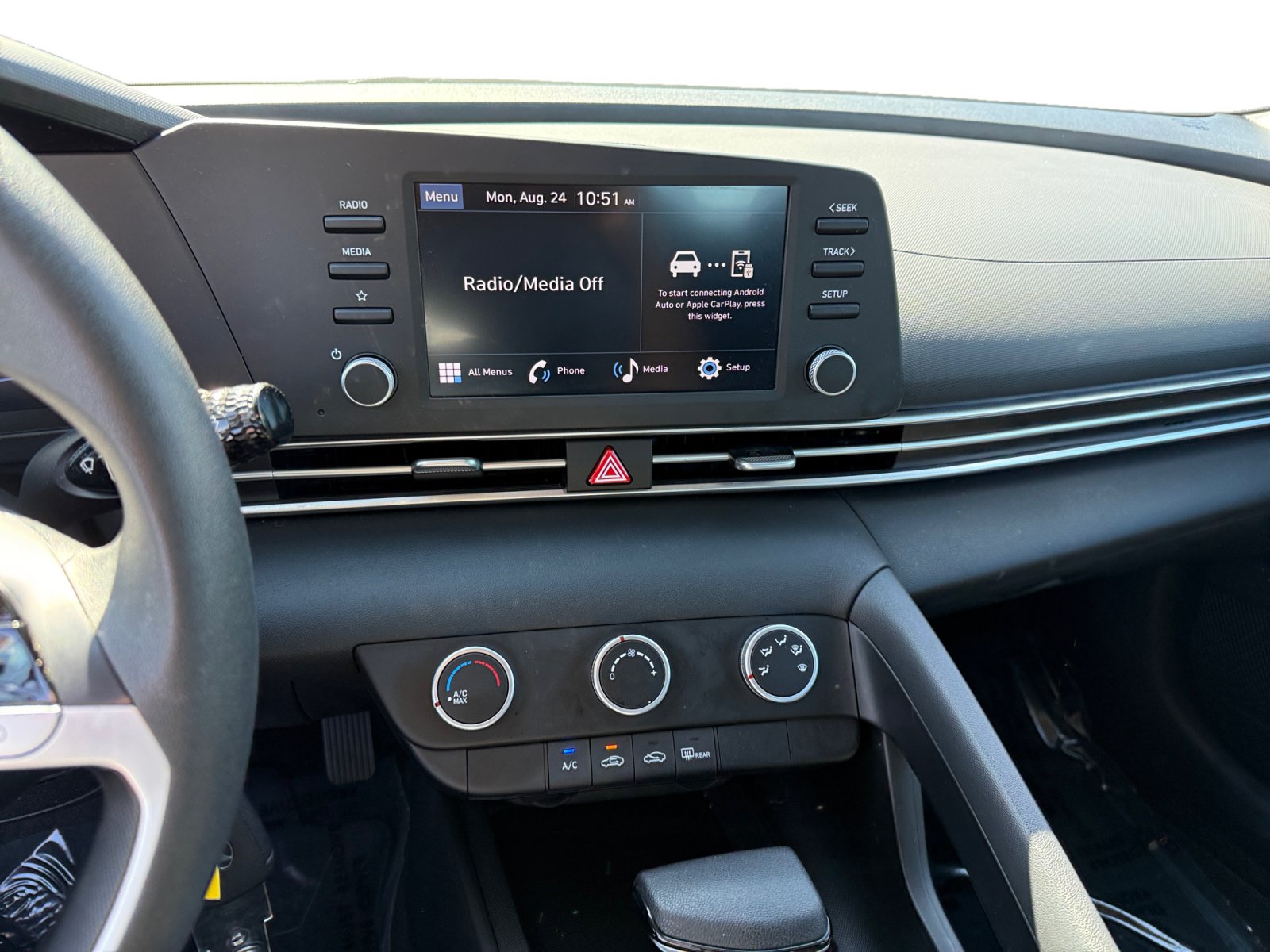 Certified 2024 Hyundai Elantra SE FWD image 12