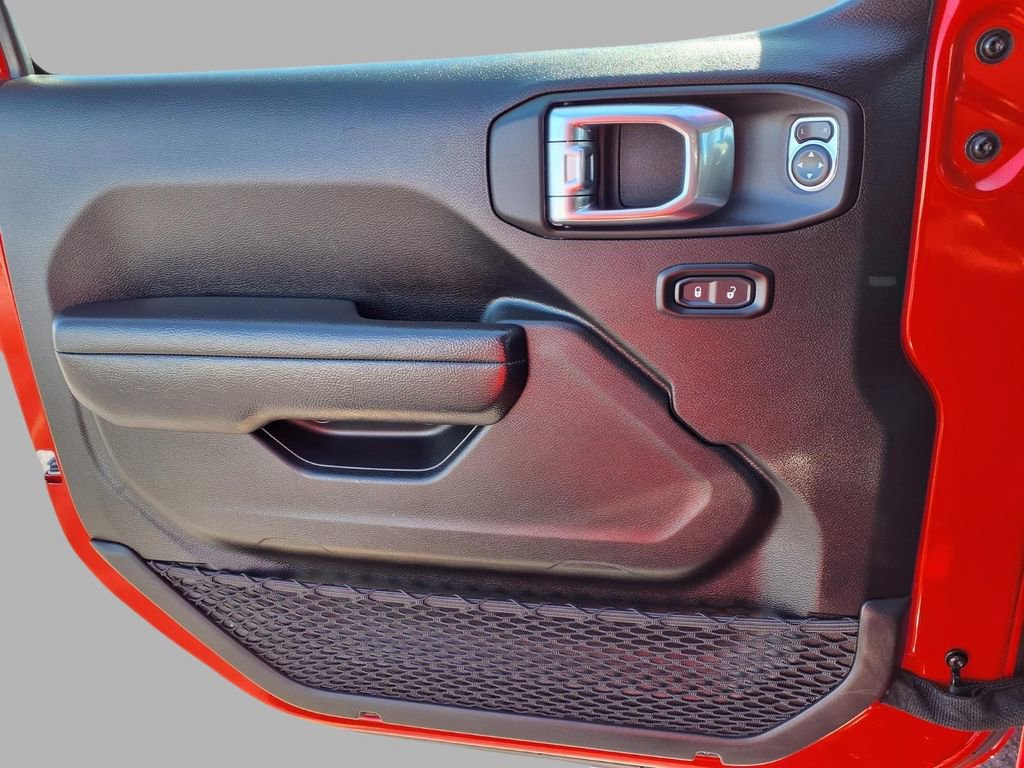 Used 2025 Jeep Wrangler Willys image 18