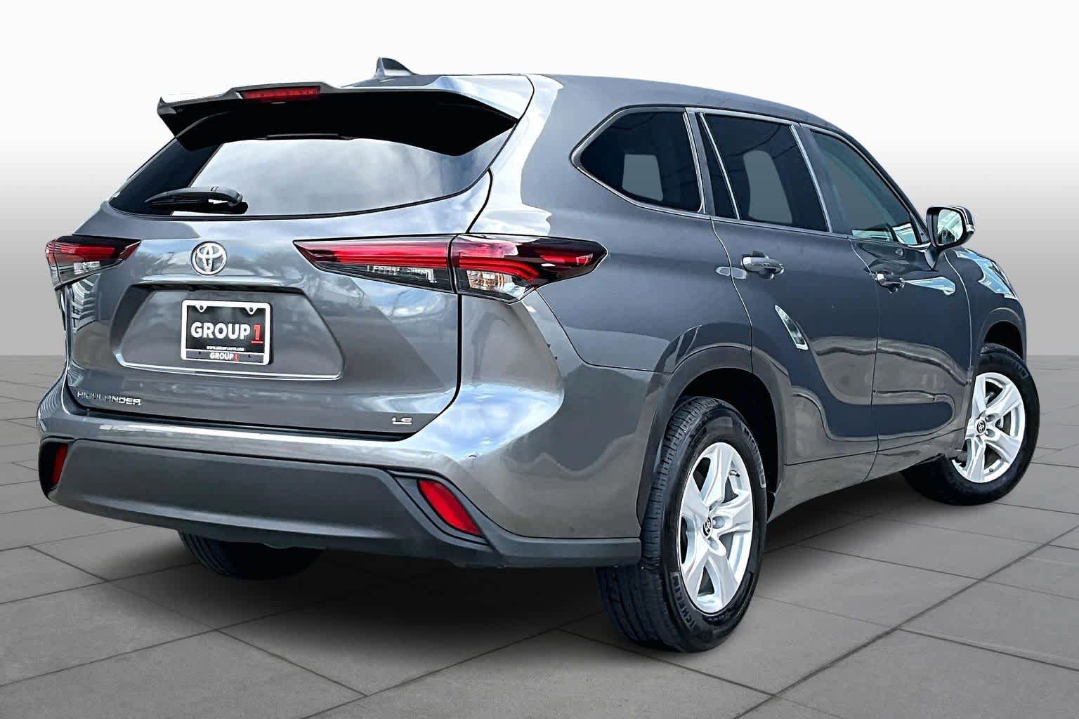 Used 2025 Toyota Highlander LE FWD image 13