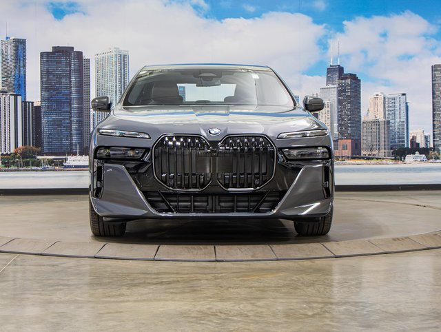 Used 2026 BMW 750e xDrive AWD/4WD image 3