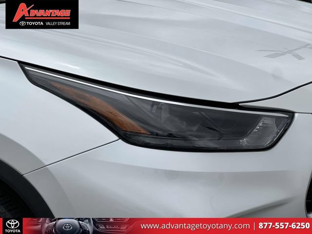 Used 2023 Toyota Highlander XLE AWD/4WD image 12