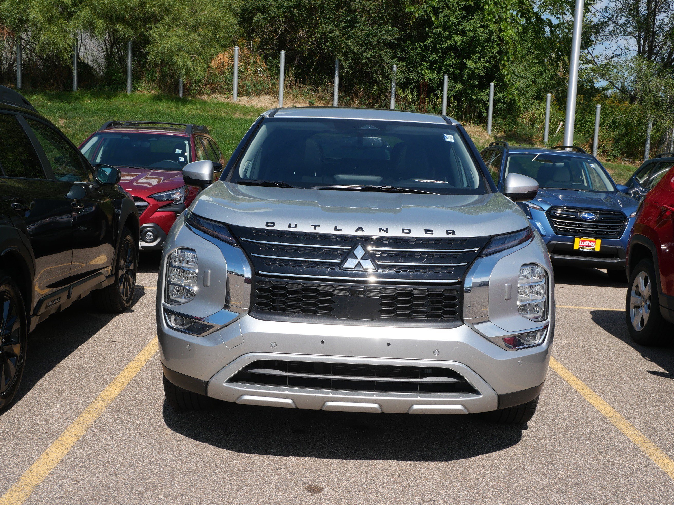 Used 2024 Mitsubishi Outlander SE Black Edition AWD/4WD image 2