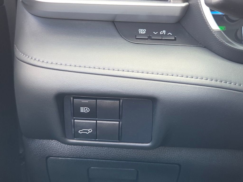 Used 2021 Toyota Highlander XLE FWD image 26