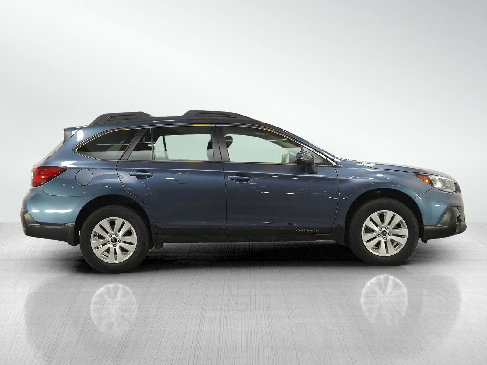 Used 2018 Subaru Outback 2.5i Premium AWD/4WD image 6
