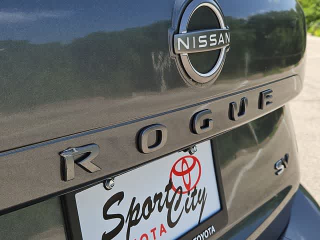 Used 2024 Nissan Rogue SV FWD image 11