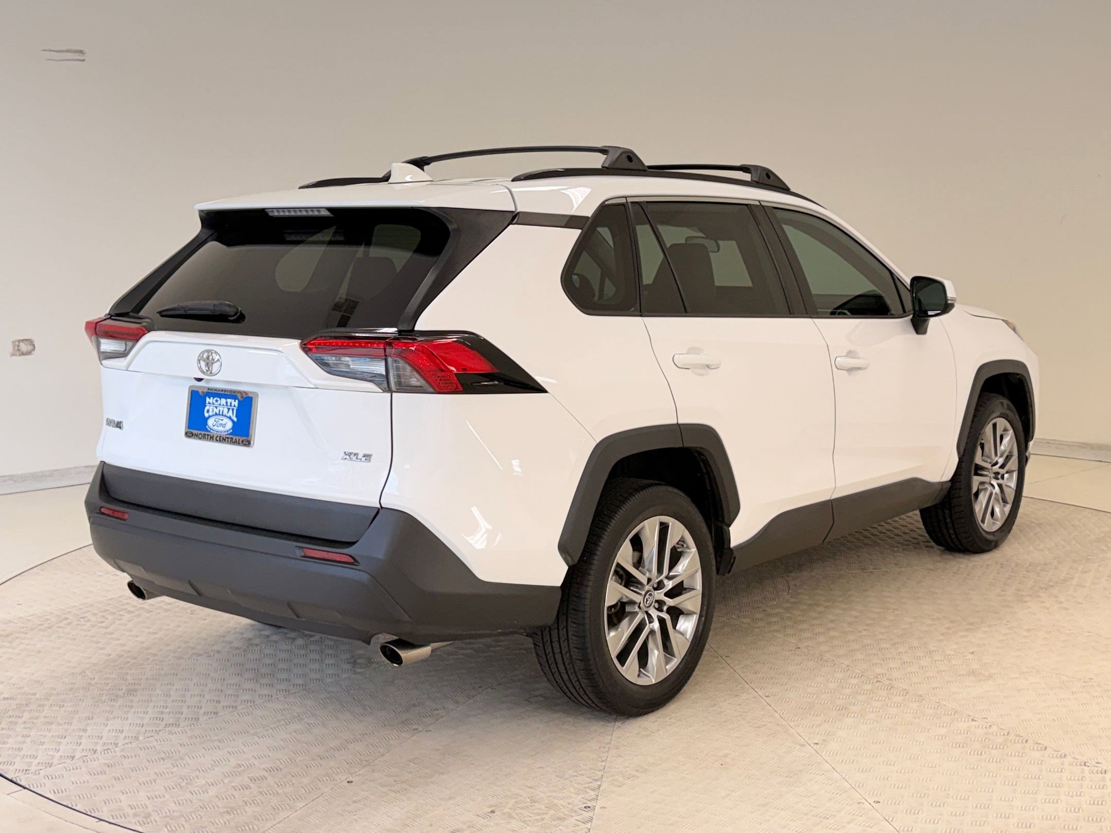 Used 2019 Toyota RAV4 XLE Premium image 40