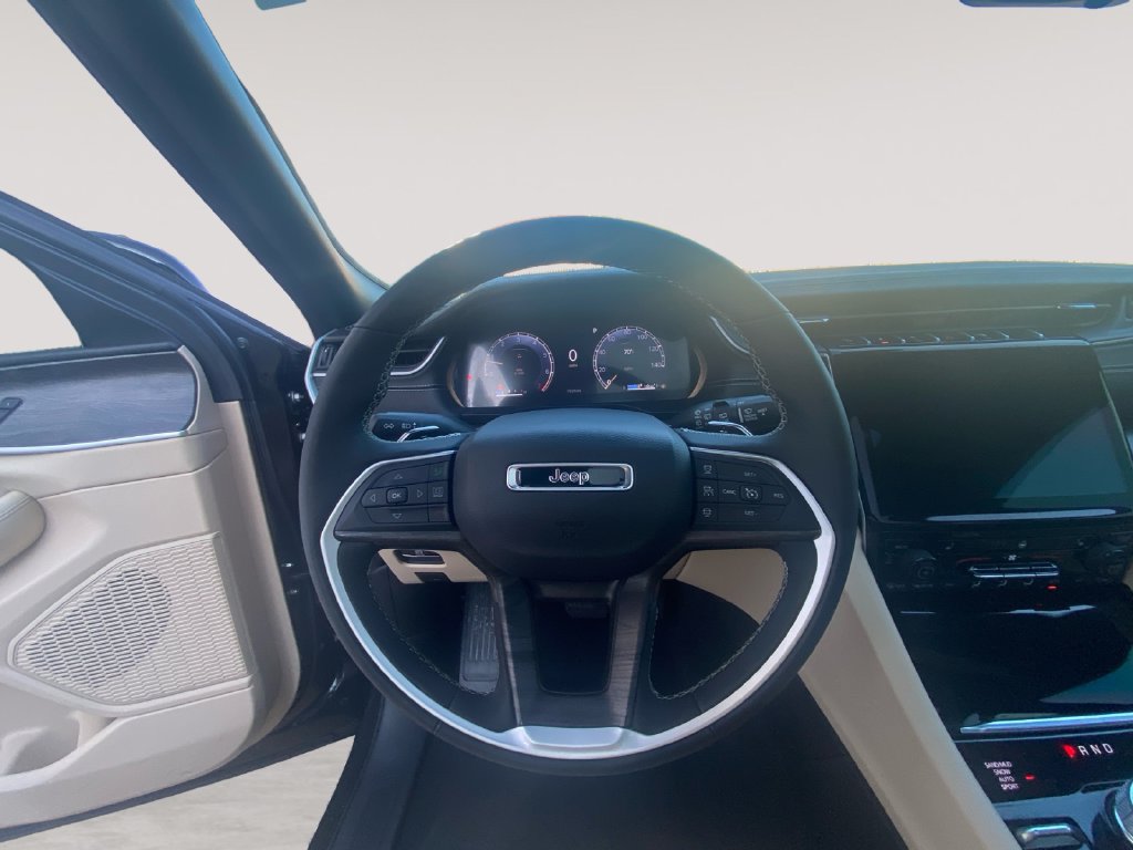 Used 2024 Jeep Grand Cherokee Limited AWD/4WD image 12
