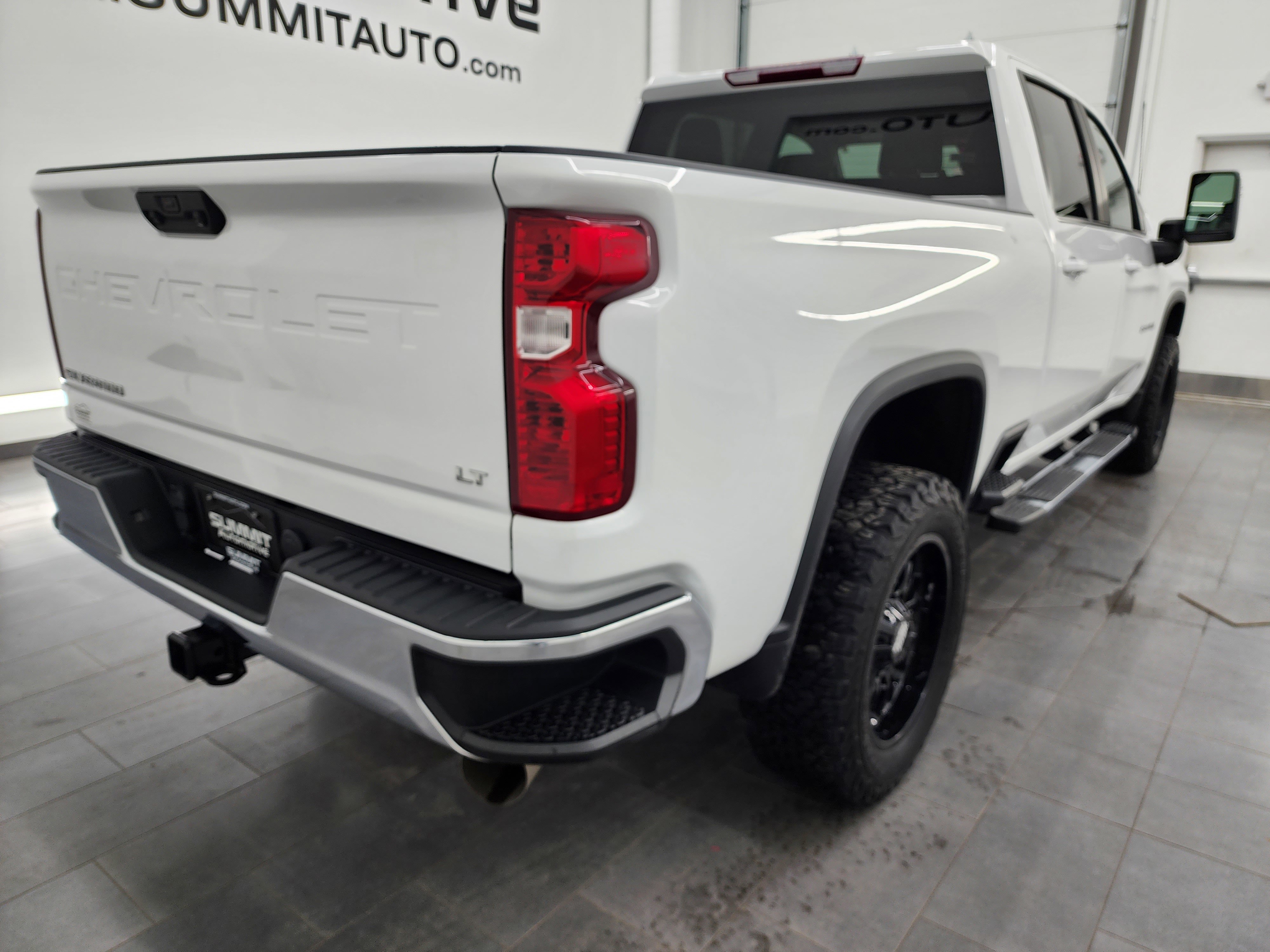 Used 2022 Chevrolet Silverado 2500 LT w/ Convenience Package image 4