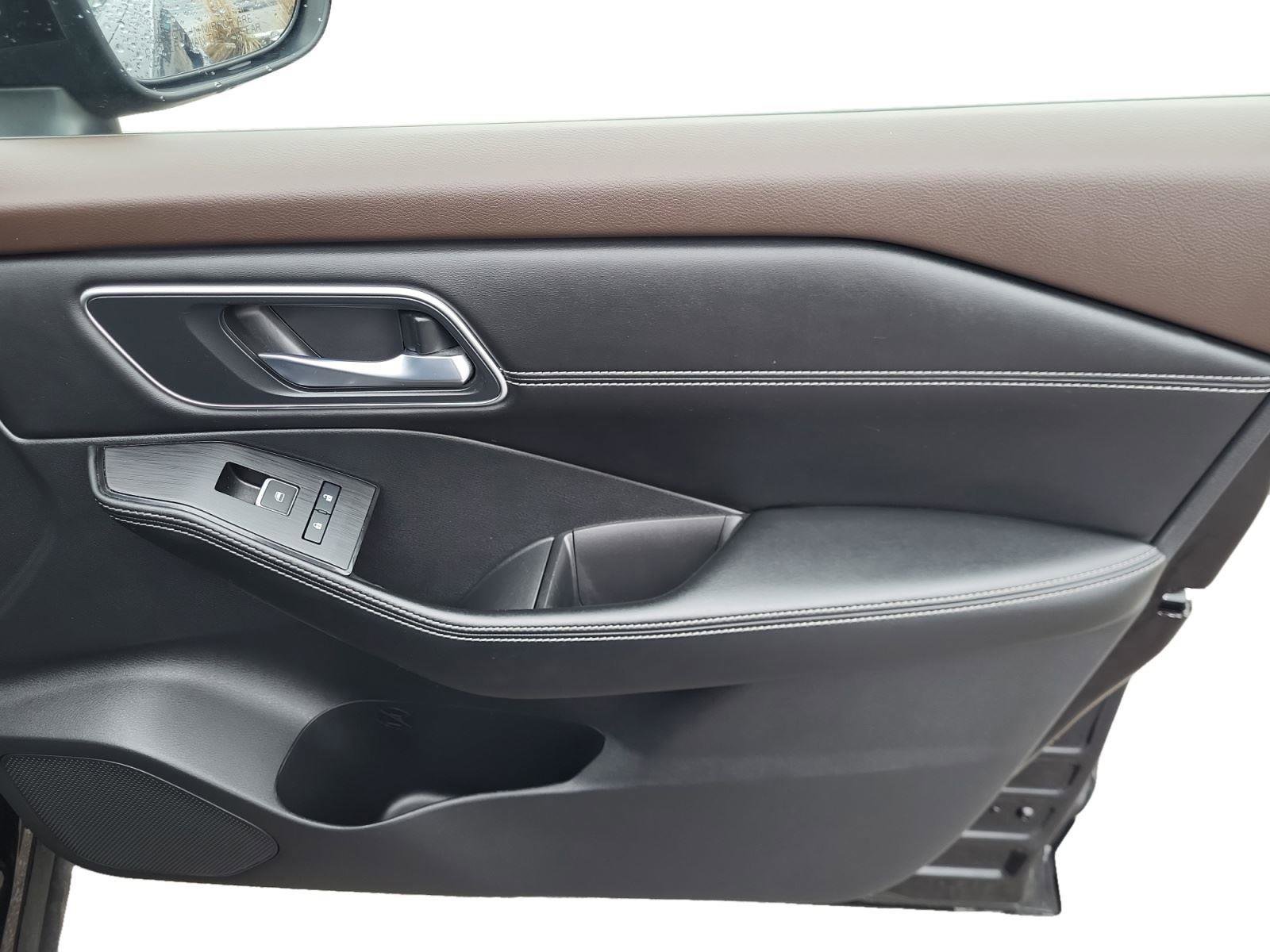 Used 2023 Nissan Rogue Platinum image 15